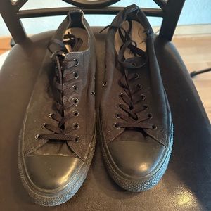 Black converse men’s shoe size 13